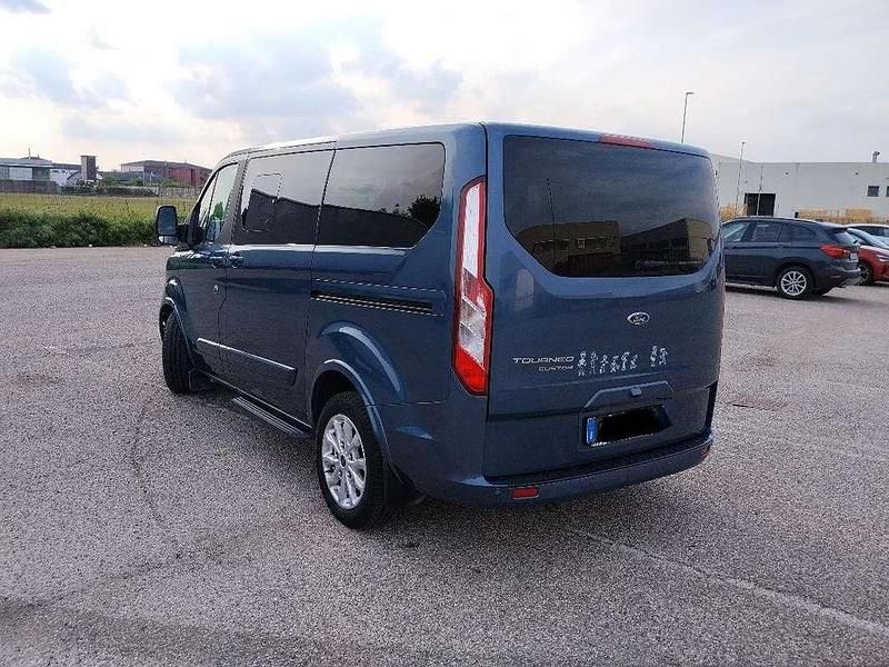 Usata Ford Tourneo Custom 136 CV (100 kW) 2022 Blu/azzurro Furgone