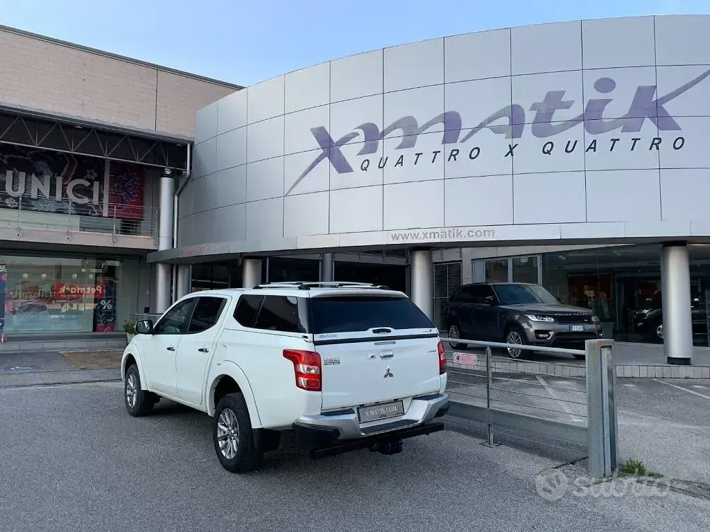 Usata Mitsubishi L200 Intense 181 CV (133 kW) 2017 Bianco pastello Pick-up