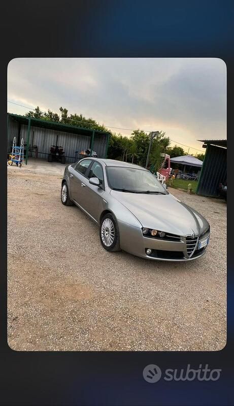 Grigio Usata 2010 Alfa Romeo 159 Tre volumi | 3000 € (Buon prezzo) - Immagine 1/4
