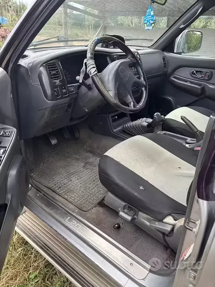 Usata Mitsubishi L200 115 CV (84 kW) 2006 Grigio Pick-up