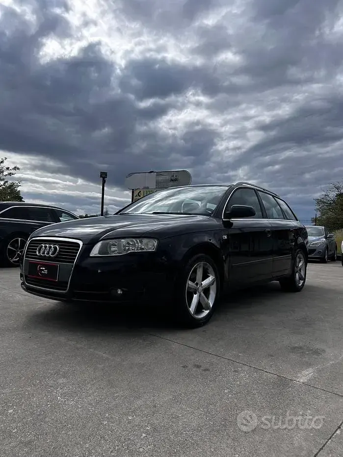 Usado Audi A4 140 CV (102 kW) 2008 Negro Familiar
