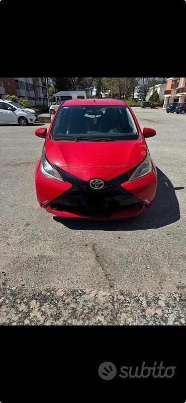 Usata Toyota Aygo X-play 2017 Rosso Utilitaria
