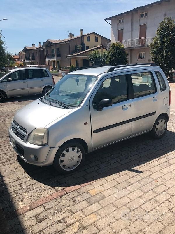 Usata Opel Agila 60 CV (44 kW) 2006 Grigio Utilitaria