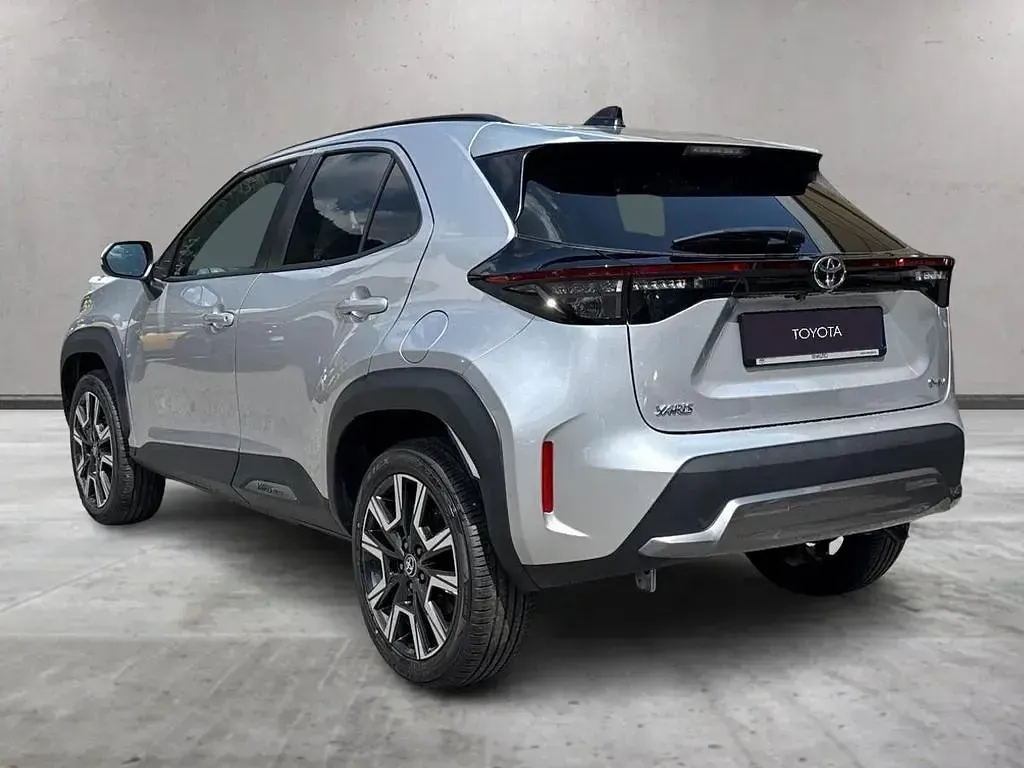Nuova Toyota Yaris Cross Lounge 131 CV (96 kW) 2026 Grigio SUV