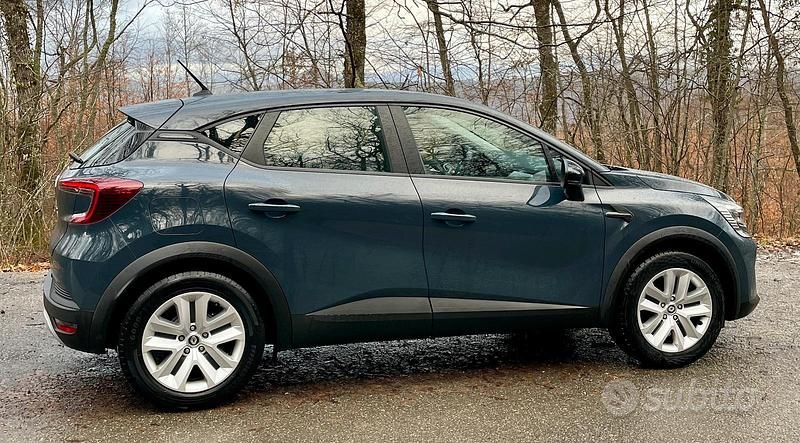 Usata Renault Captur 100 CV (73 kW) 2023 Blu SUV