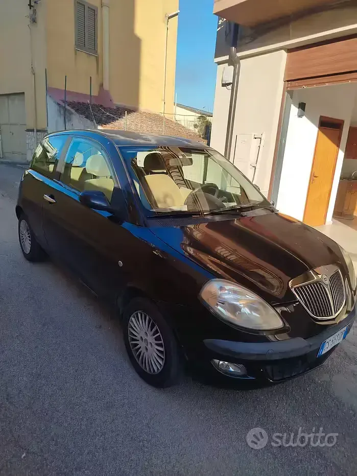 Usata Lancia Ypsilon 69 CV (50 kW) 2005 Nero Utilitaria