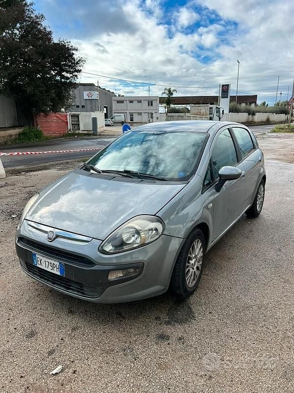 Grigio Usata 2009 Fiat Punto Evo Due volumi | 2300 € (Super prezzo) - Immagine 1/3