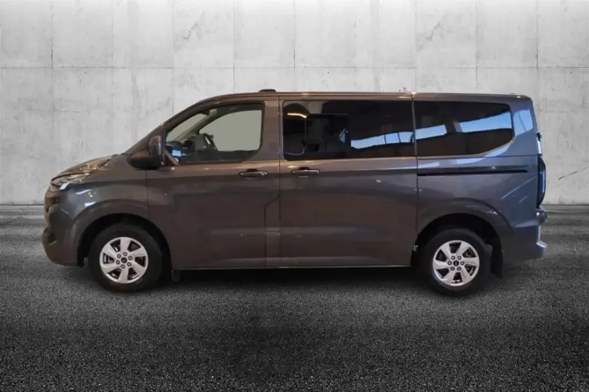 Usata Ford Transit Custom Titanium 136 CV (100 kW) 2025 Grigio Station wagon