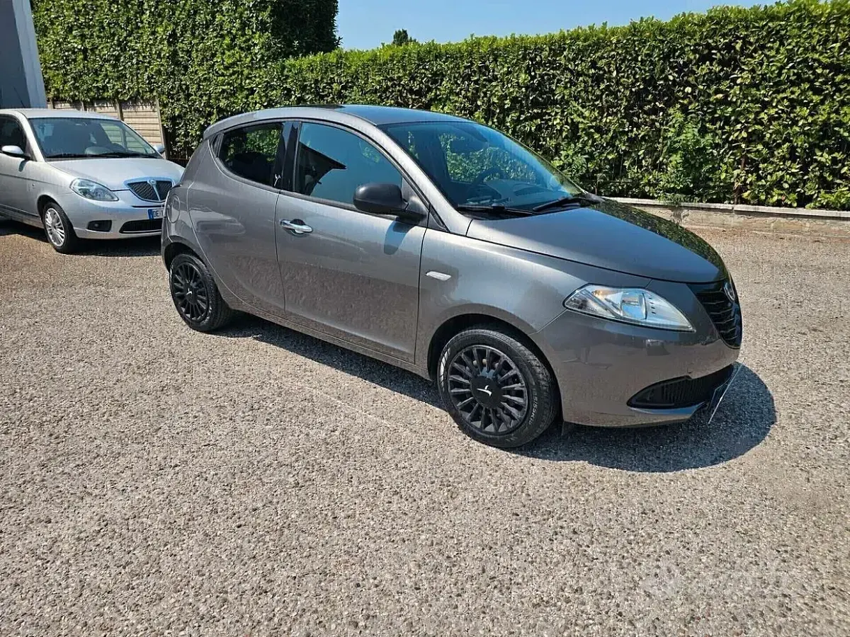 Usata Lancia Ypsilon S 95 CV (69 kW) 2014 Grigio Utilitaria