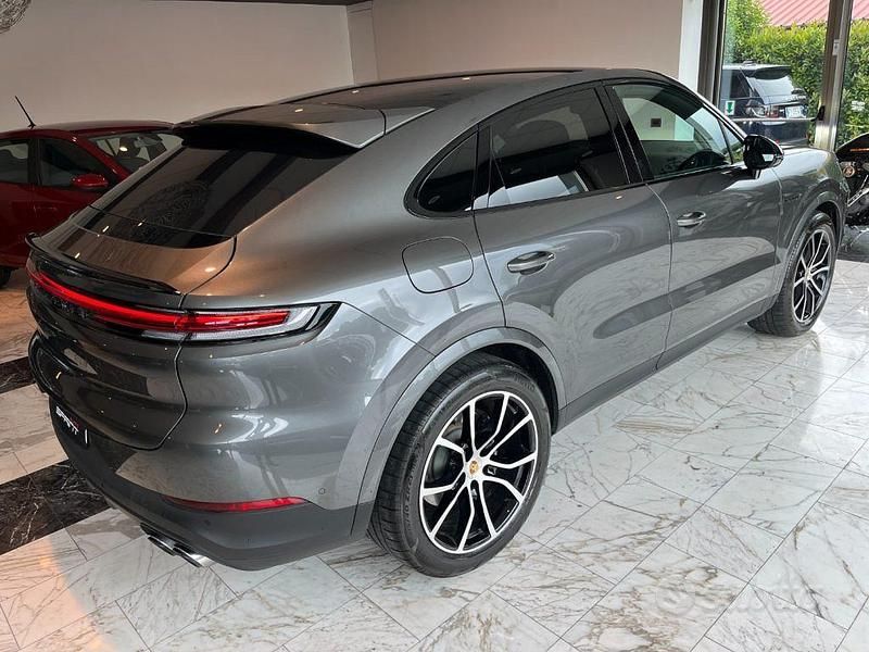 Usata Porsche Cayenne 470 CV (345 kW) 2024 Grigio SUV