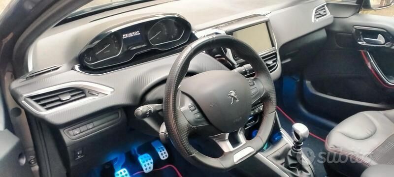 Grigio Usata 2019 Peugeot 208 GT Due volumi | 12.990 € (Molto cara) - Immagine 1/4