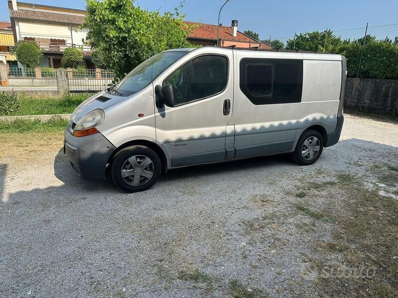 Grigio Usata 2002 Renault Trafic Monovolume | 4800 € - Immagine 1/4