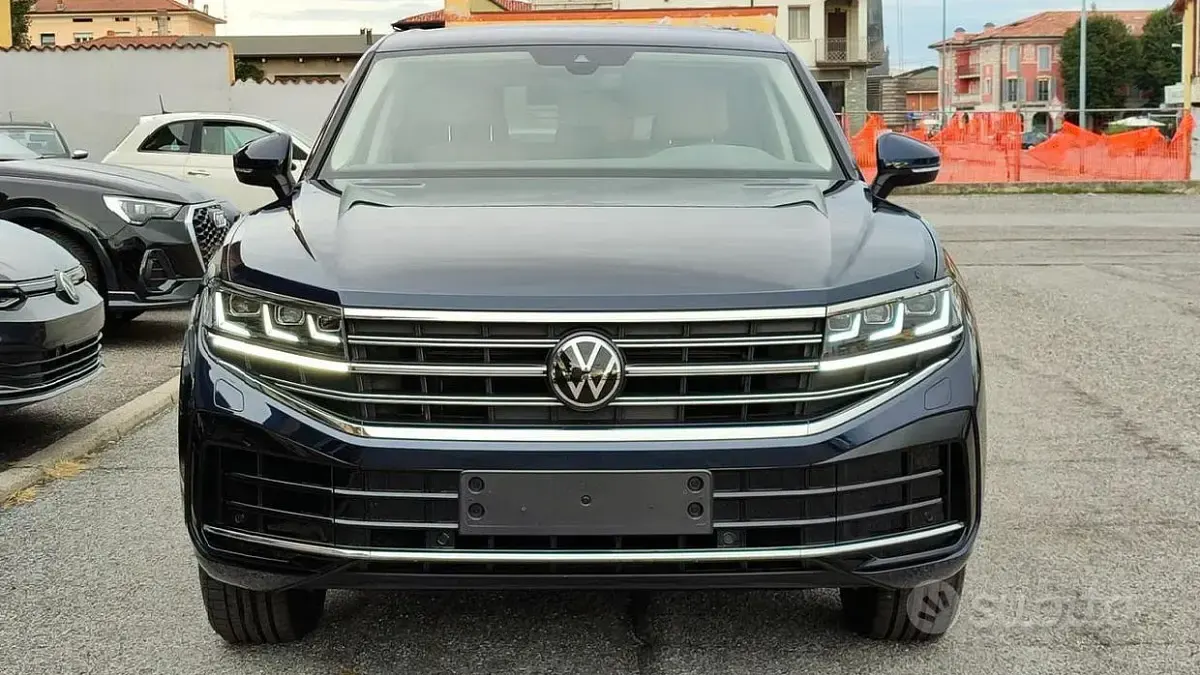 Usata VW Touareg Elegance 231 CV (169 kW) 2024 Blu SUV