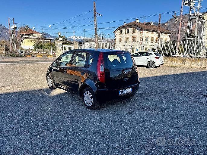 Usata Mitsubishi Colt 75 CV (55 kW) 2006 Nero Berlina