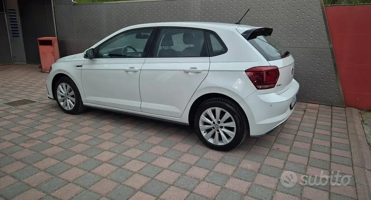 Usata VW Polo R-line 90 CV (66 kW) 2019 Bianco Utilitaria
