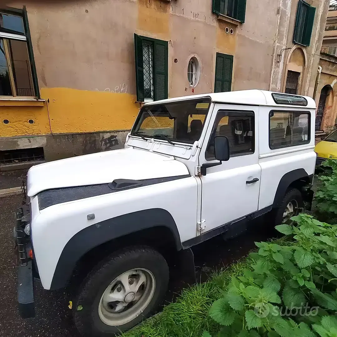 Usata Land Rover Defender 68 CV (50 kW) 1997 Bianco SUV