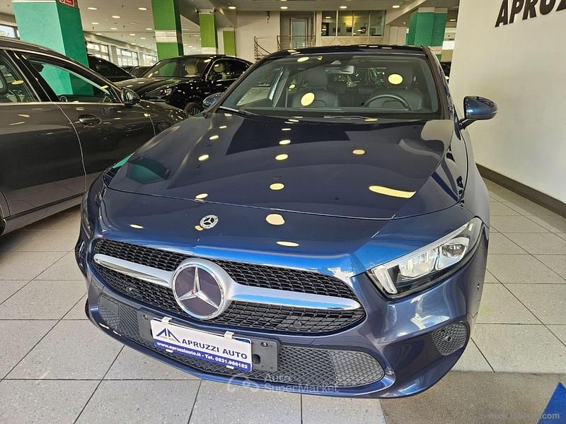 Usata Mercedes A180 116 CV (85 kW) 2022 Blu/azzurro Berlina