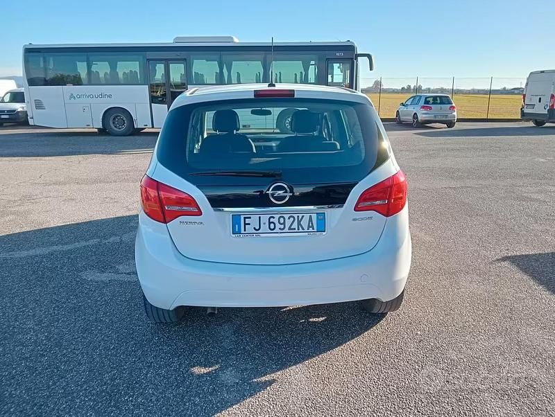 Usata Opel Meriva 95 CV (69 kW) 2017 Bianco Monovolume