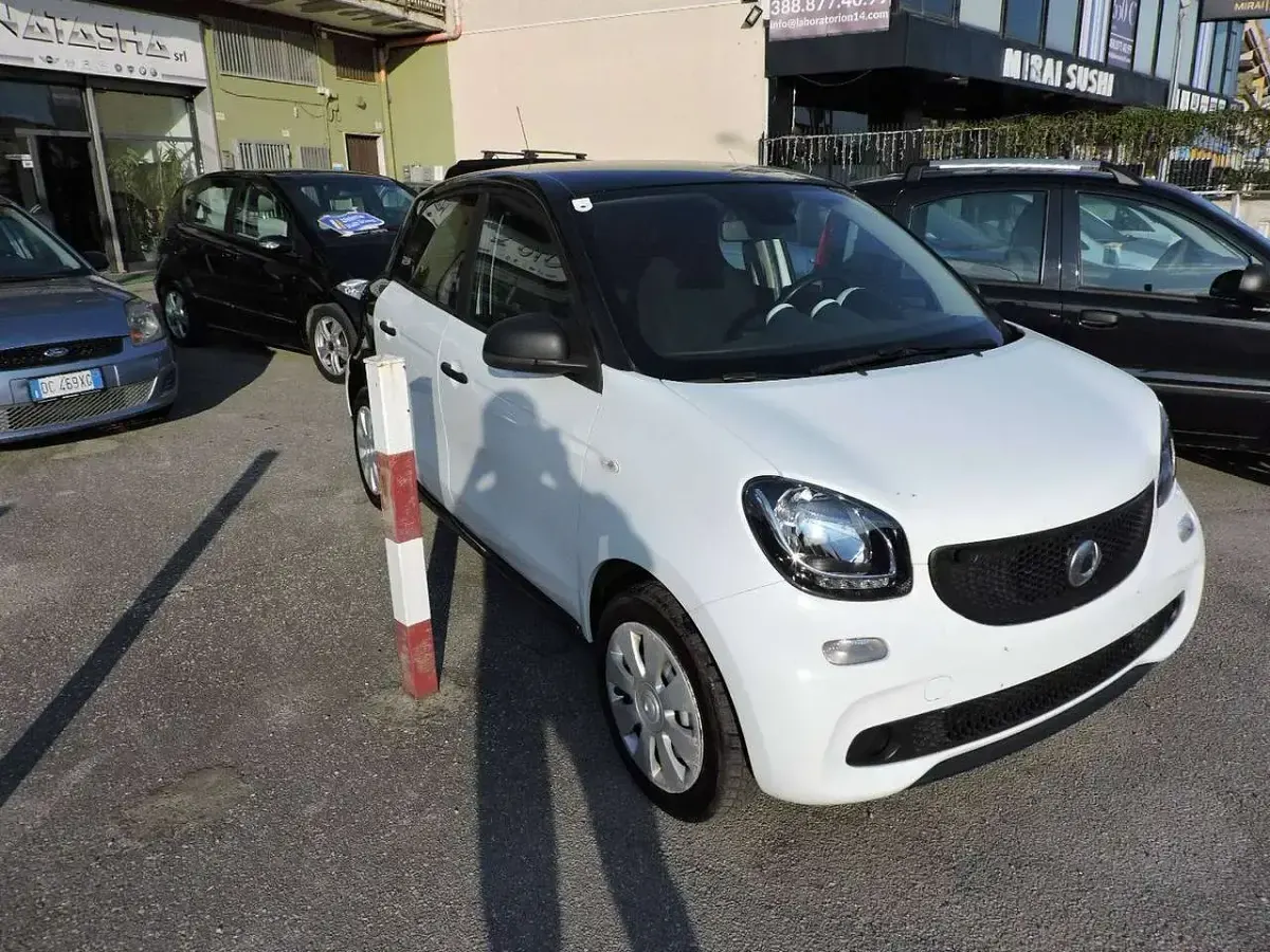 Usata Smart ForFour Passion 71 CV (52 kW) 2016 Bianca e nera Utilitaria