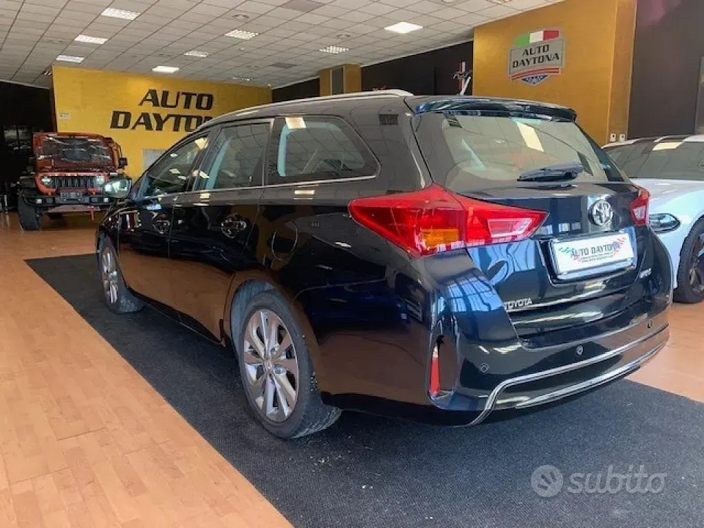 Usata Toyota Auris Touring Sports Lounge 124 CV (91 kW) 2014 Grigio Station wagon
