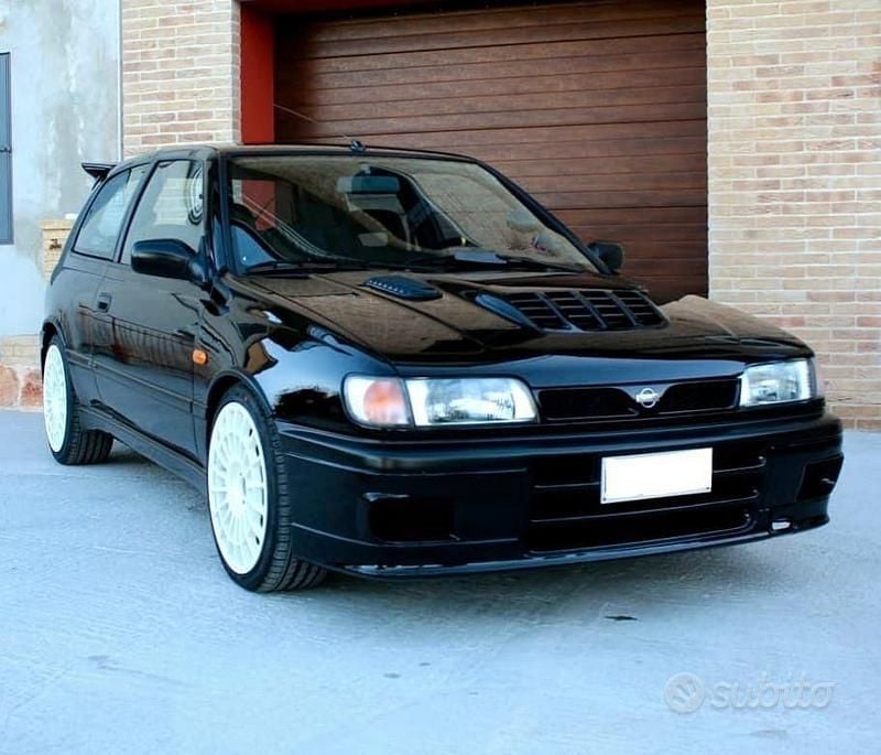 Usata Nissan Sunny 220 CV (161 kW) 1992 Berlina