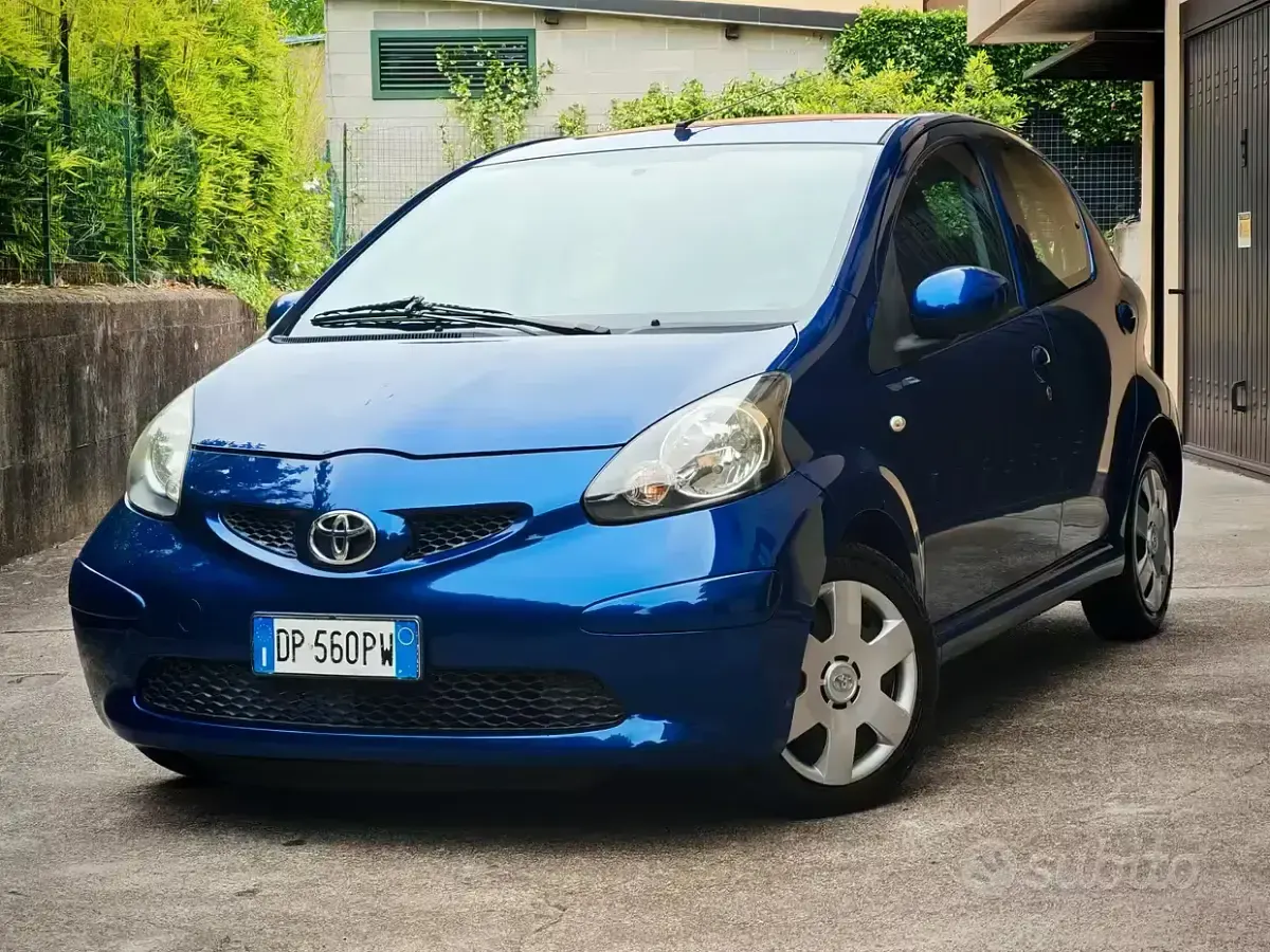 Usata Toyota Aygo 68 CV (50 kW) 2008 Blu Utilitaria