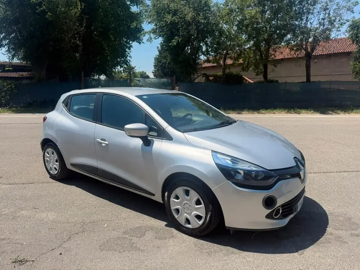 Usata Renault Clio IV 73 CV (53 kW) 2018 Argento Berlina
