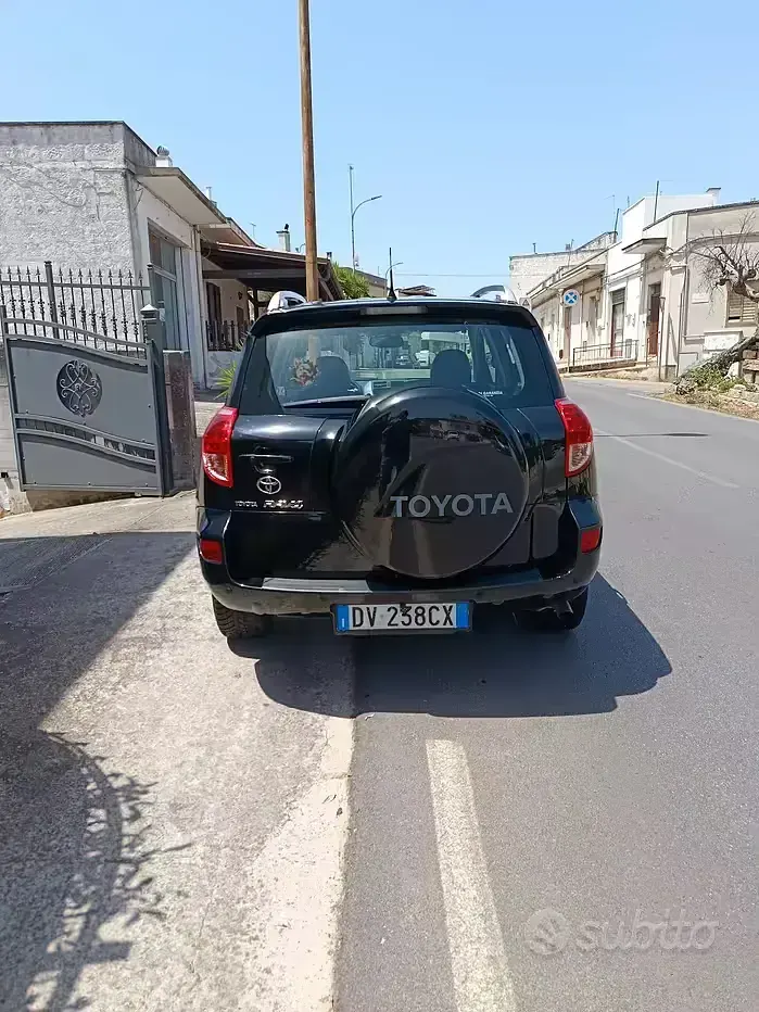 Usata Toyota RAV4 136 CV (100 kW) 2008 Nero SUV