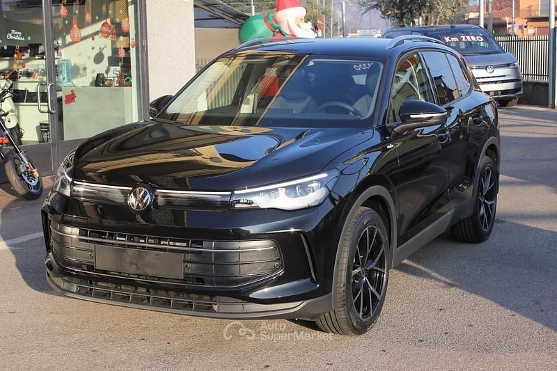 Nero Nuova 2025 VW Tiguan Life SUV | 36.900 € - Immagine 1/4