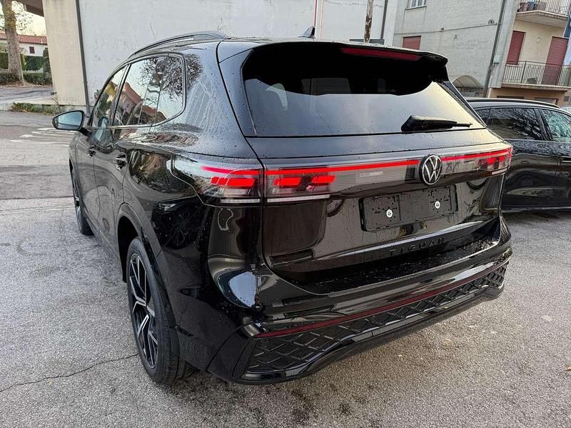 Usata VW Tiguan R-line Plus 193 CV (141 kW) 2025 Nero SUV