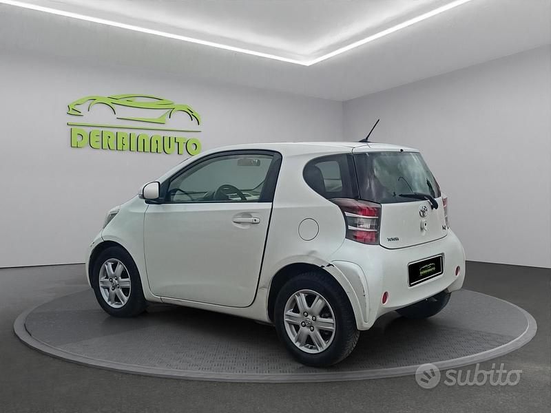 Usata Toyota iQ Lounge 67 CV (49 kW) 2013 Bianco Utilitaria