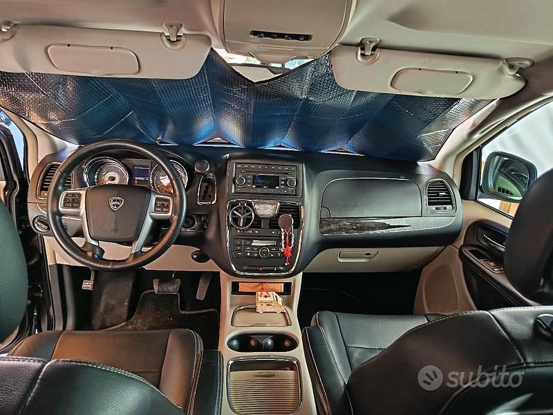 Usata Lancia Voyager 163 CV (119 kW) 2012 Nero Monovolume