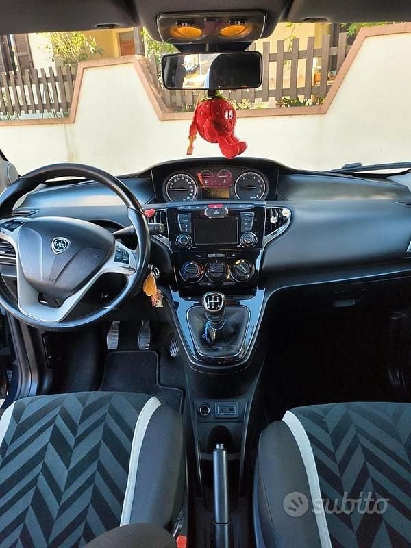 Usata Lancia Ypsilon 80 CV (58 kW) 2015 Utilitaria