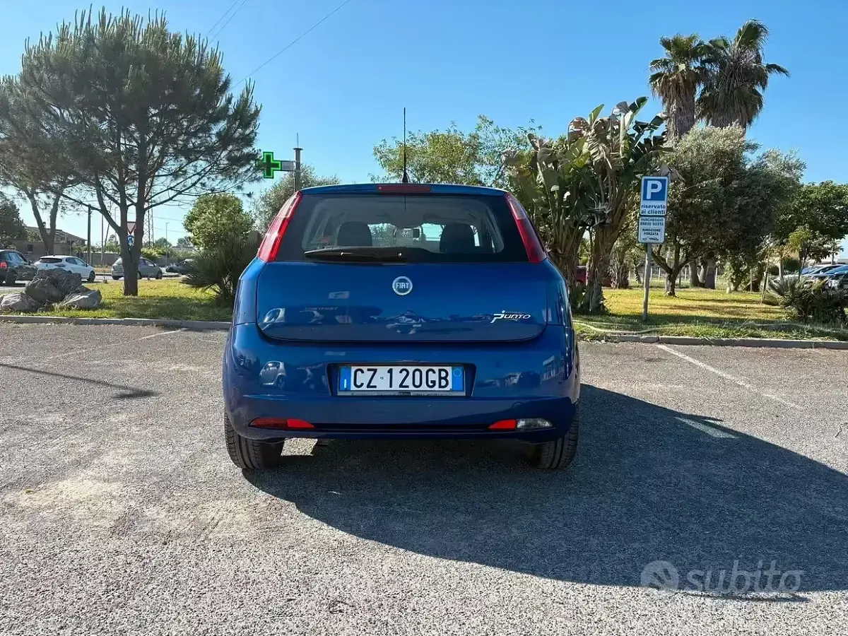 Usata Fiat Grande Punto Active 90 CV (66 kW) 2005 Blu Utilitaria