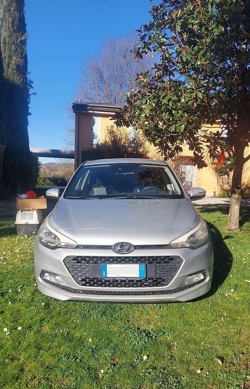 Usata Hyundai i20 Comfort 75 CV (55 kW) 2016 Argento Utilitaria