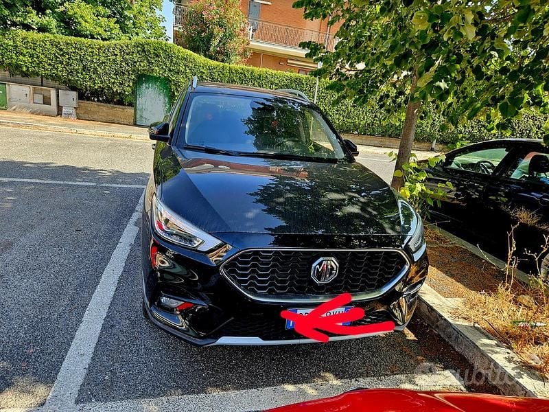 Usata MG ZS 106 CV (77 kW) 2023 Nero Berlina