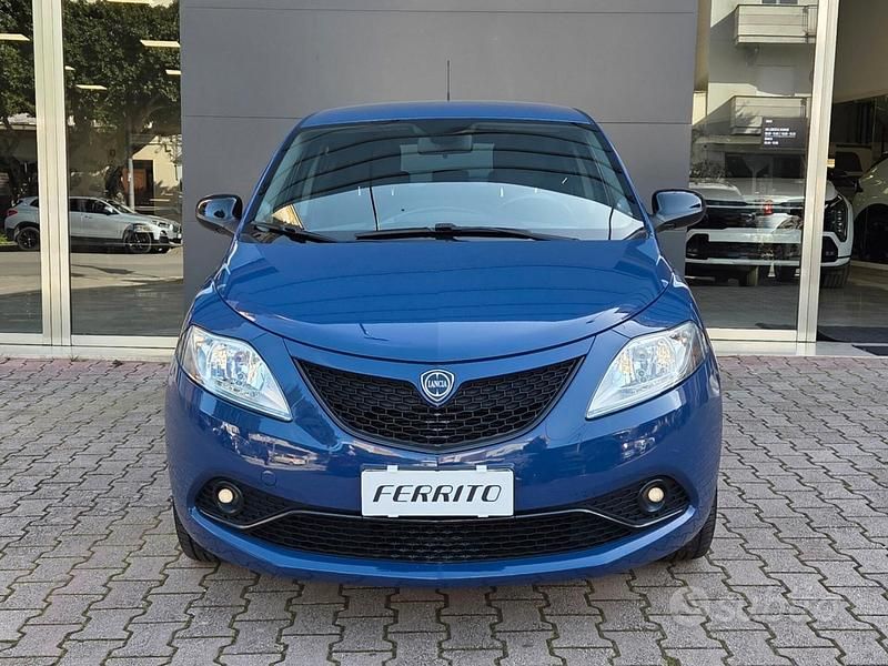 Usata Lancia Ypsilon 69 CV (50 kW) 2018 Blu Utilitaria