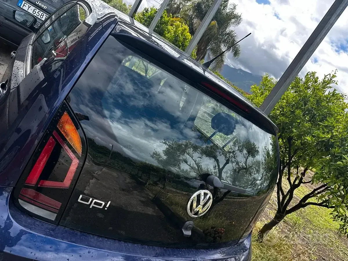 Usata VW up! 60 CV (44 kW) 2018 Blu Utilitaria