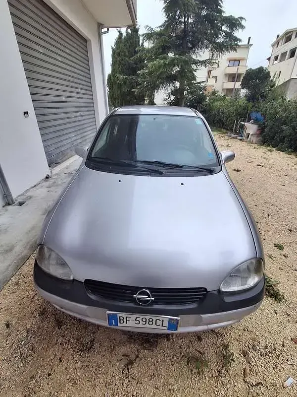 Usata Opel Corsa 67 CV (49 kW) 1999 Berlina