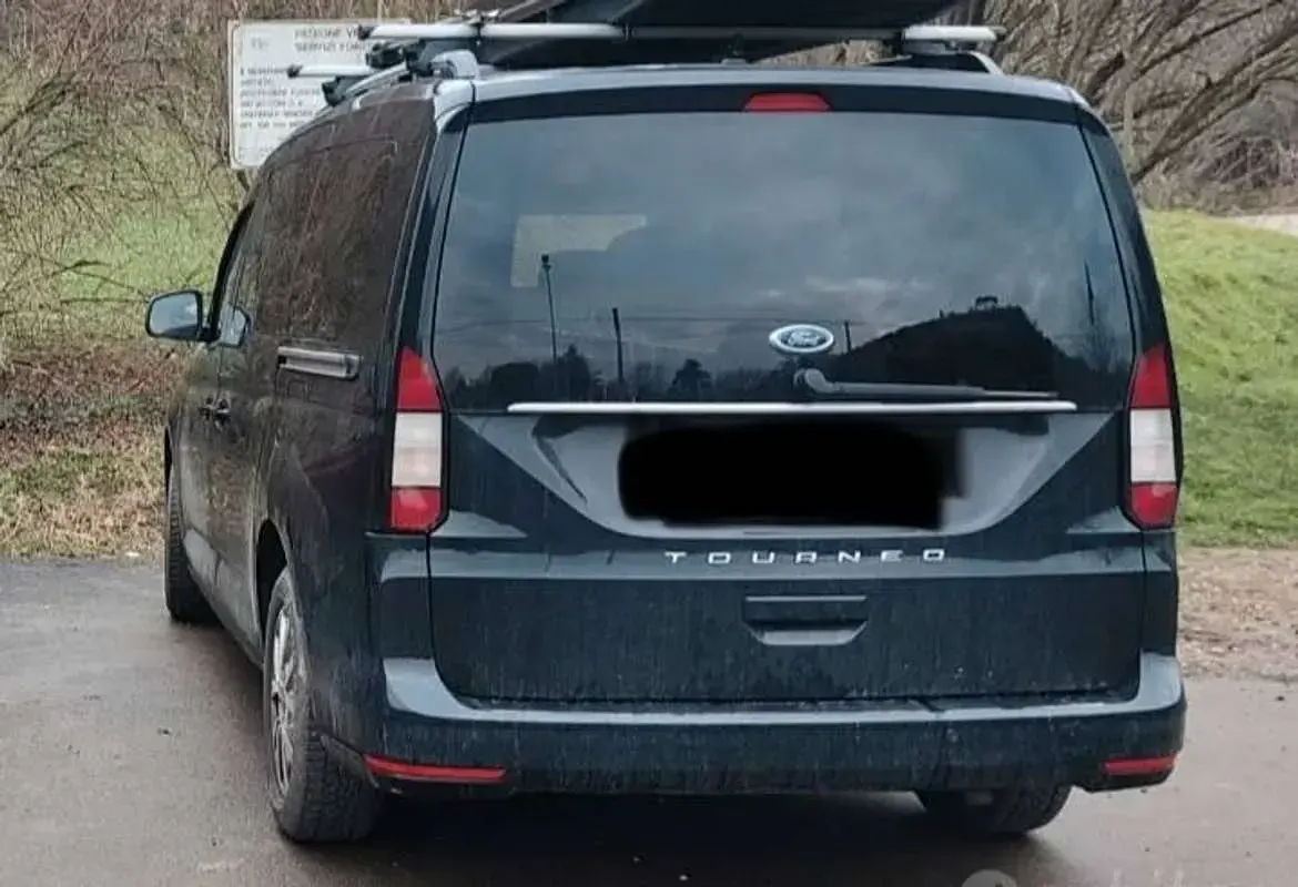 Usata Ford Tourneo 102 CV (75 kW) 2022 Nero Furgone