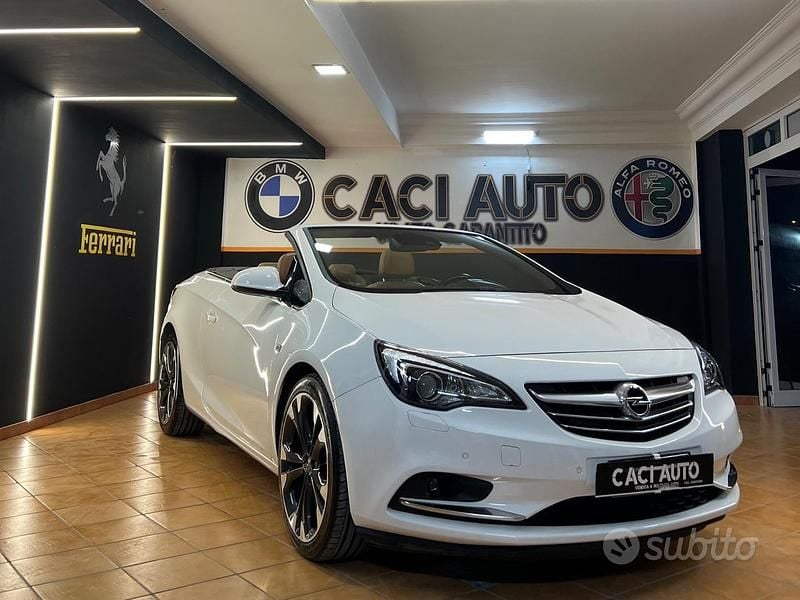 Usata Opel Cascada Cosmo 195 CV (143 kW) 2015 Bianco Cabrio