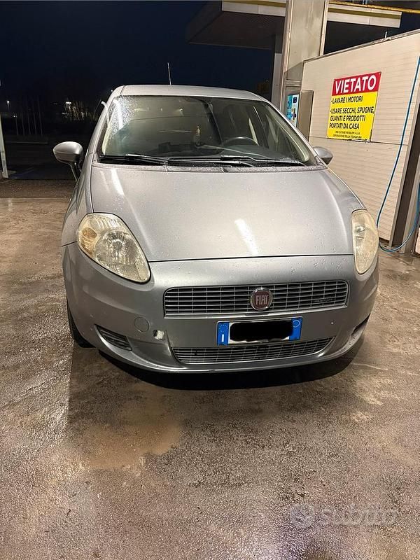 Usata Fiat Grande Punto Dynamic 90 CV (66 kW) 2009 Grigio Utilitaria