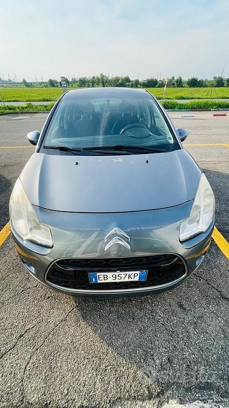 Grigio Usata 2011 Citroën C3 Exclusive Due volumi | 4500 € (Buon prezzo) - Immagine 1/4