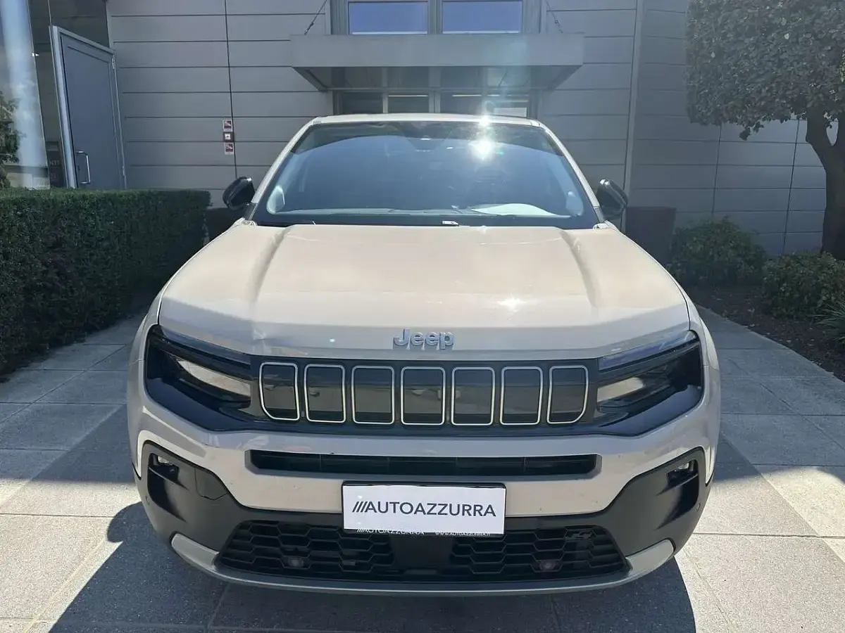 Usata Jeep Avenger Summit 110 CV (80 kW) 2025 Beige SUV