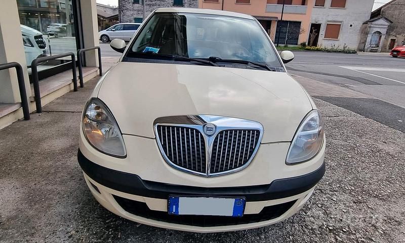Usata Lancia Ypsilon 60 CV (44 kW) 2005 Beige Utilitaria