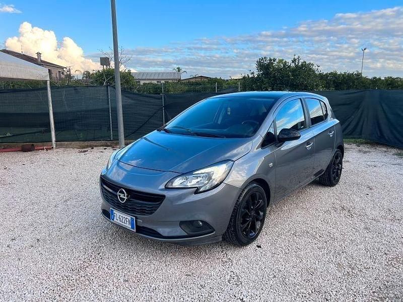 Grigio Usata 2017 Opel Corsa Tre volumi | 8750 € (Buon prezzo) - Immagine 1/4