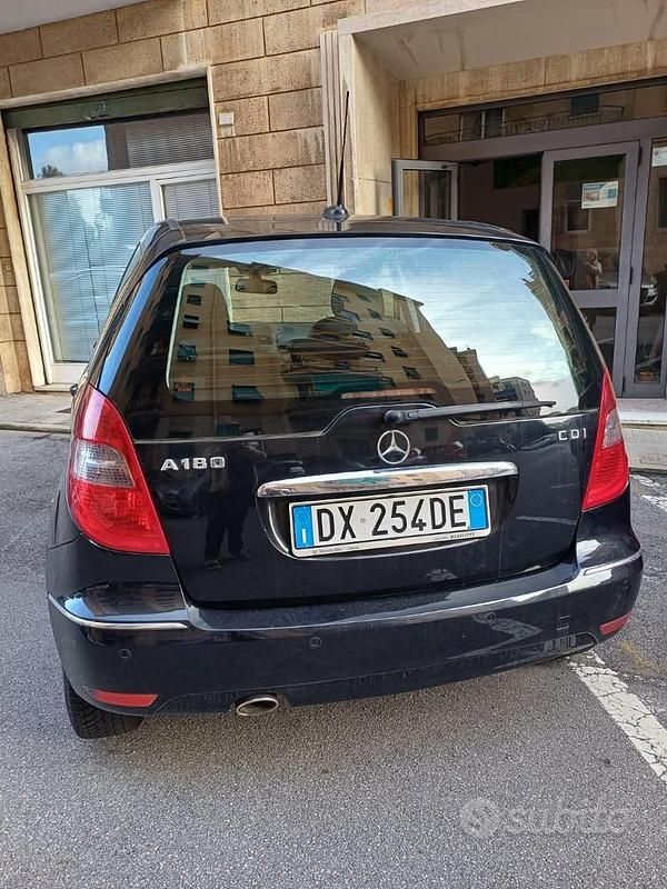Usata Mercedes 190 109 CV (80 kW) 2009 Nero Berlina