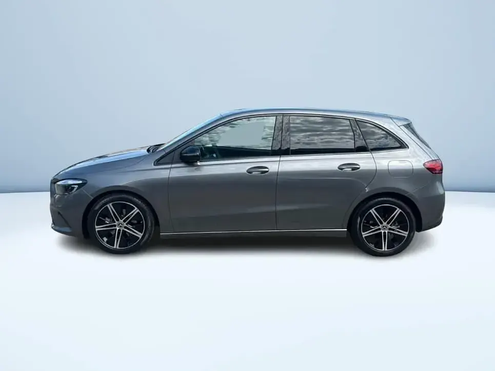 Nuova Mercedes B180 Advanced 136 CV (100 kW) 2025 Grigio Utilitaria