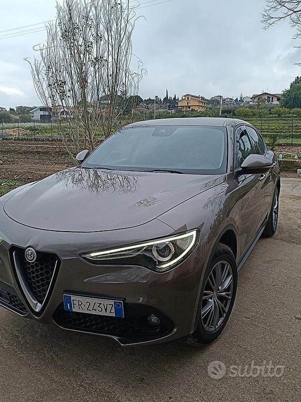 Usata Alfa Romeo Stelvio 180 CV (132 kW) 2018 Marrone SUV