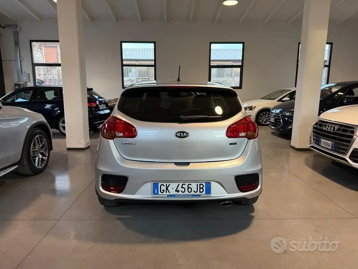 Usata Kia Ceed 90 CV (66 kW) 2016 Grigio Utilitaria
